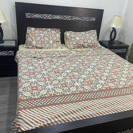Grey Orchard Homestay - A Family Place 라호르 외부 사진