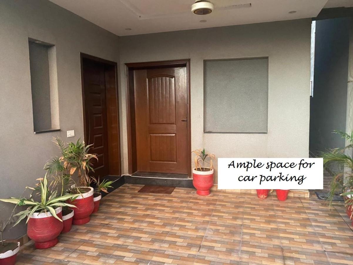 Grey Orchard Homestay - A Family Place 라호르 외부 사진