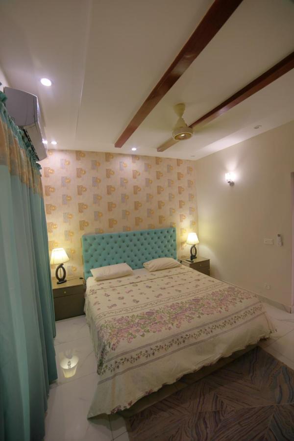 Grey Orchard Homestay - A Family Place 라호르 외부 사진