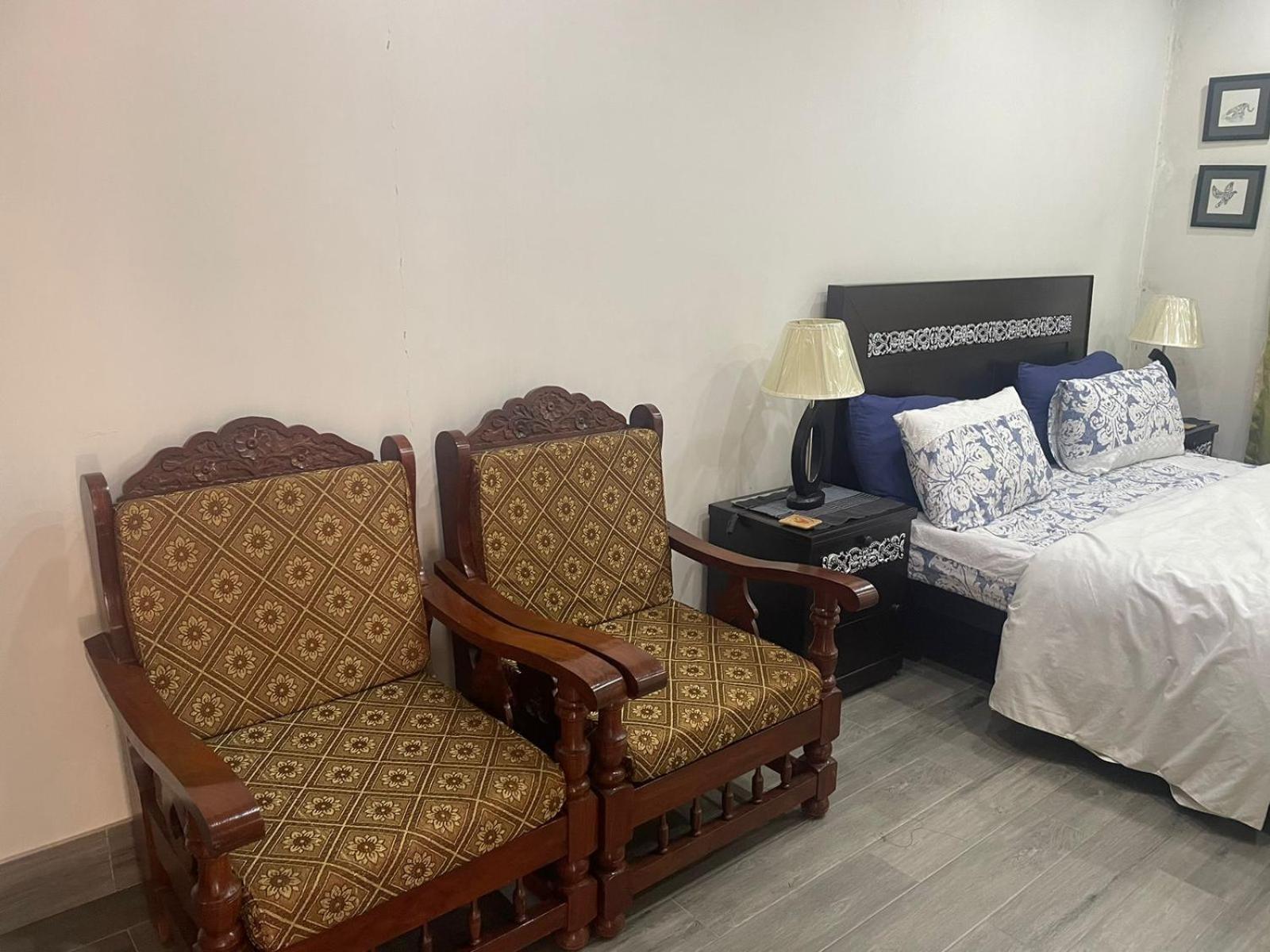 Grey Orchard Homestay - A Family Place 라호르 외부 사진